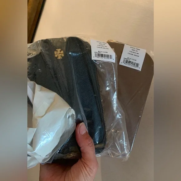 Authentic TORY BURCH leather saffiano dual zip phone cards crossbody - Picture 8 of 8